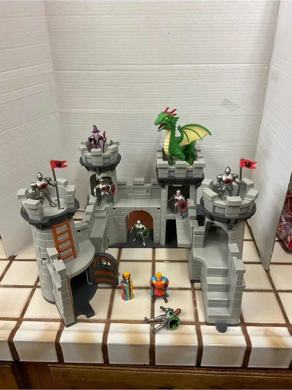 Adventure Castle Building Set - Gray and Red Play Castle